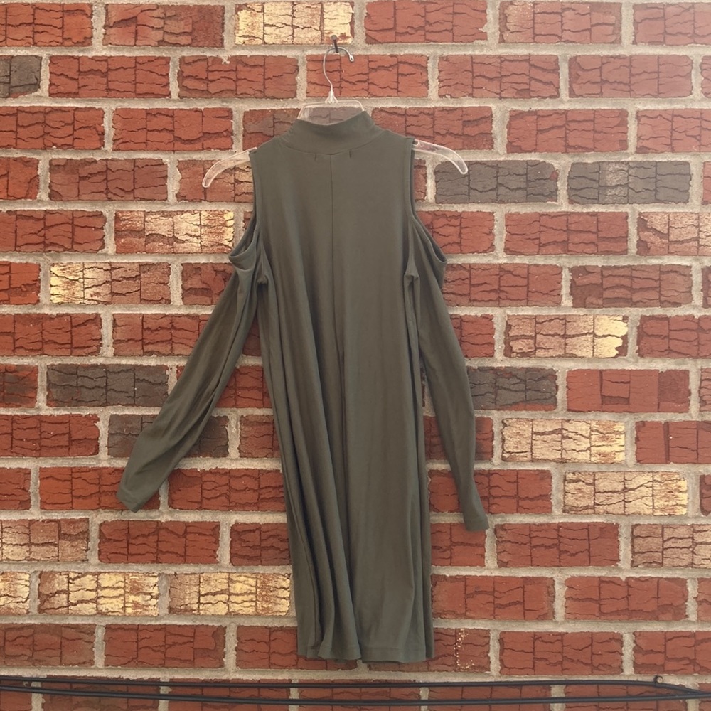 Dress - Picture 6 of 6